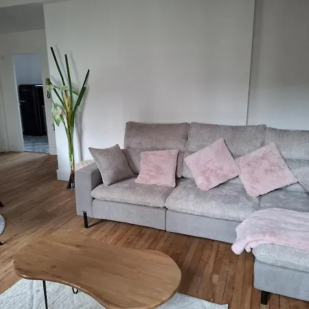 Apartament Sedan, D Histoire
