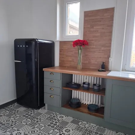 Apartament Sedan, D Histoire